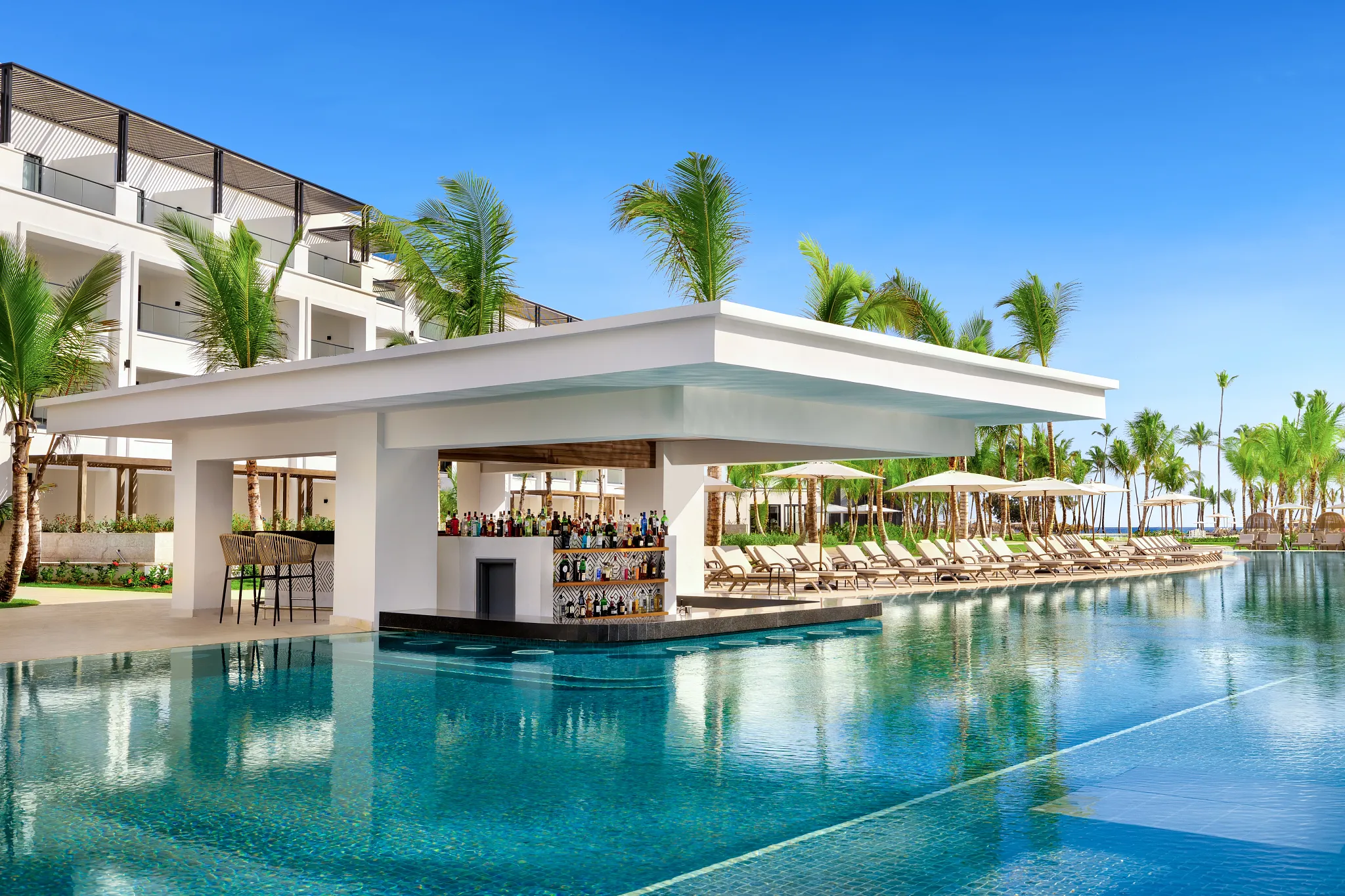 Manatees swim-up bar at Secrets Tides Punta Cana featuring an in-pool bar, tropical cocktails, and a relaxed beachside atmosphere.