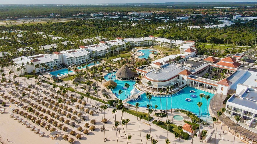 Paradisus Palma Real Golf and Spa Resort luxury family-friendly all-inclusive with golf course, beachfront pools, and tropical gardens in Punta Cana.
